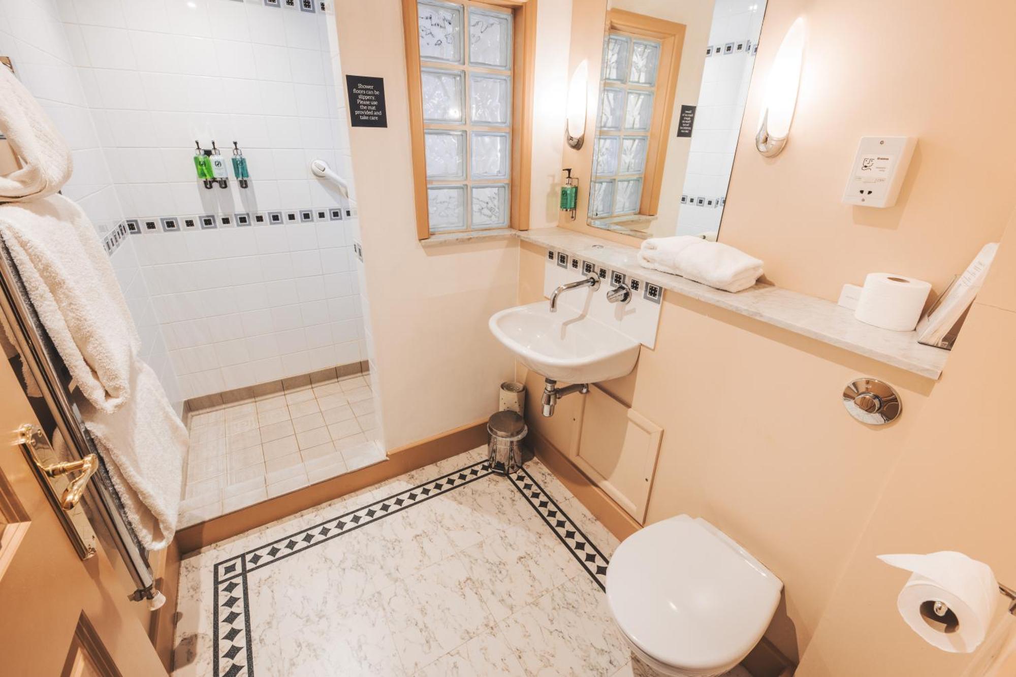 The Auberge Yaxley  Luaran gambar