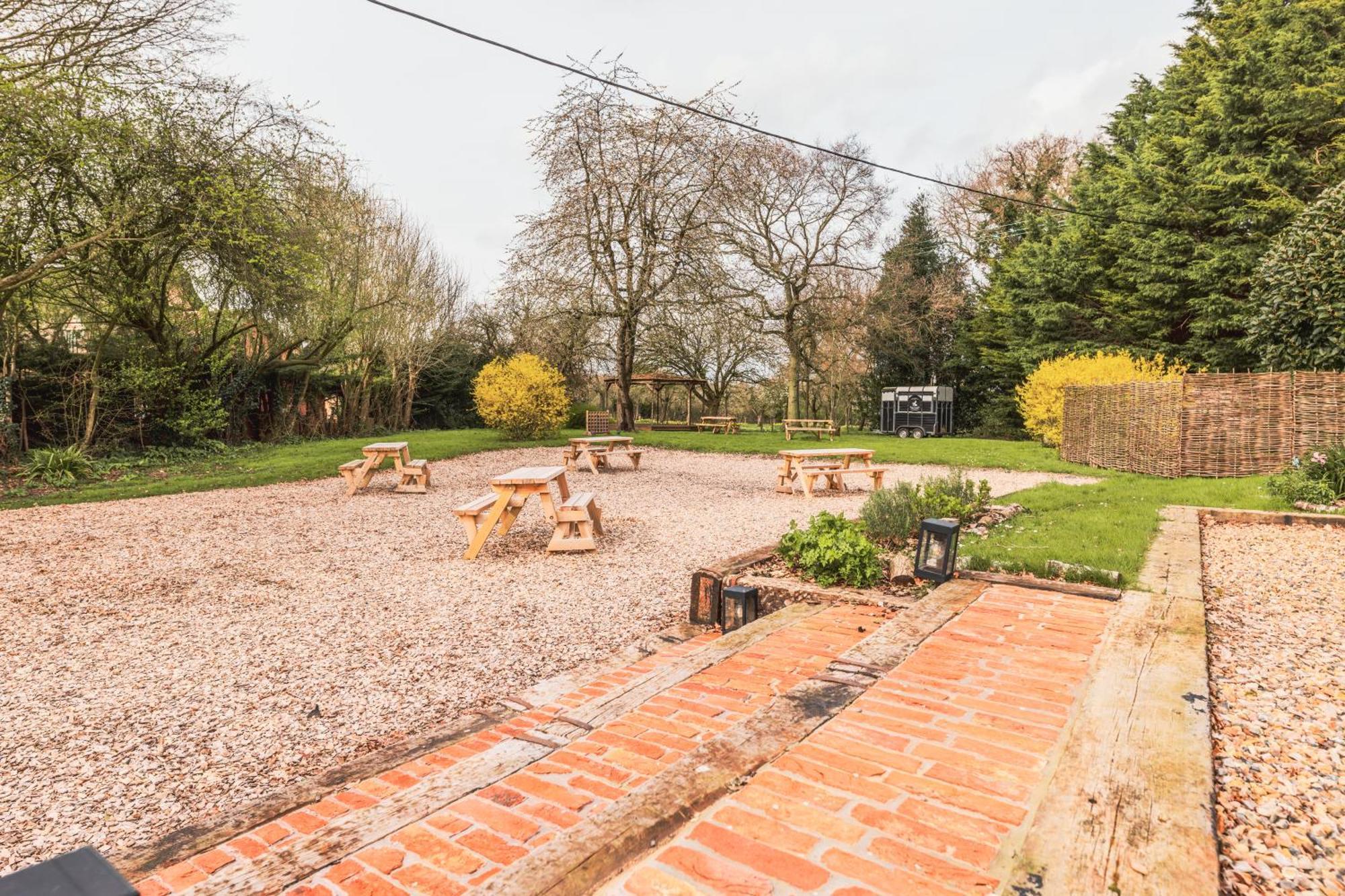 The Auberge Yaxley  Luaran gambar
